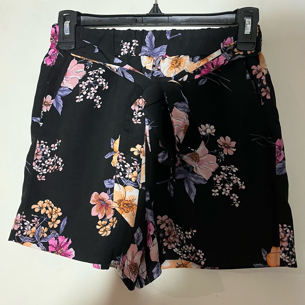 SHEIN Shorts Paperbag Size XS Floral Hawaiian Womens Tie Pockets Black Pull On